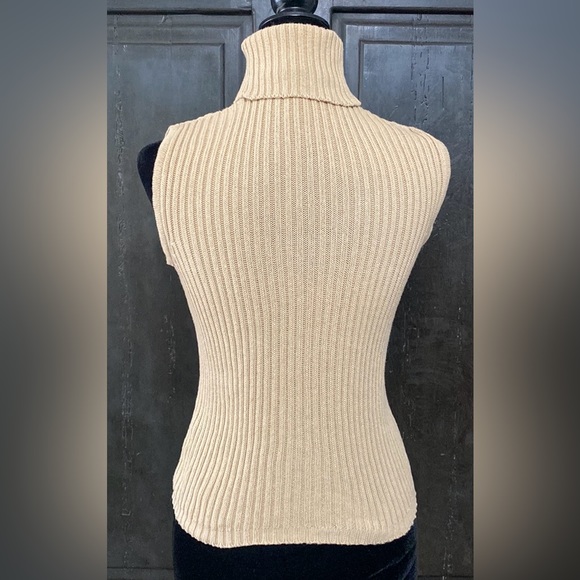 Tomfoolery Tan sleeveless turtleneck sweater - size Medium - Picture 3 of 8